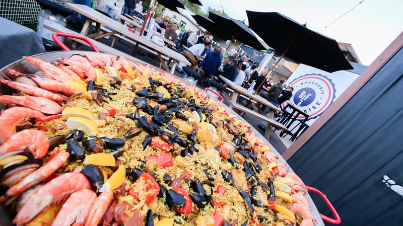 Paella géante à domicile Paris