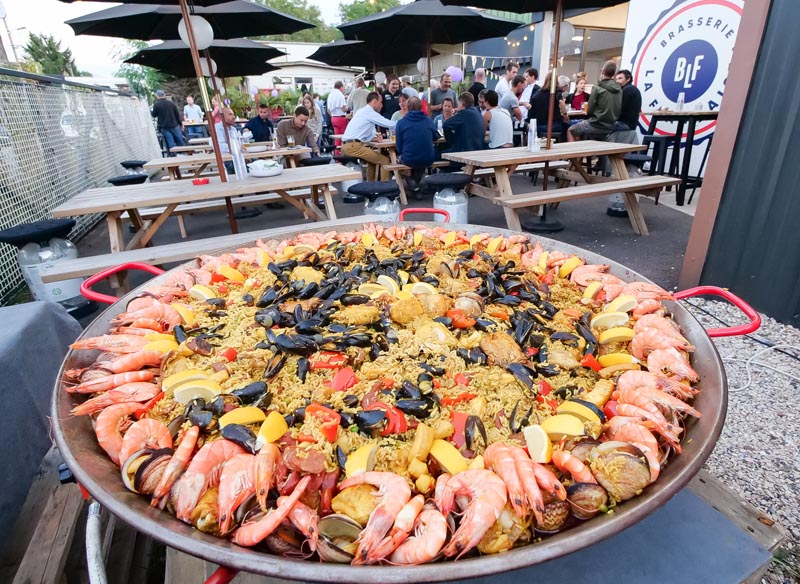 Paella géante à domicile Paris